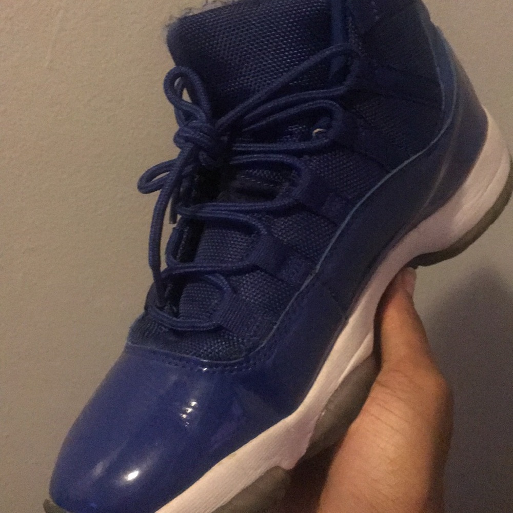Jordan 11 royal blues
